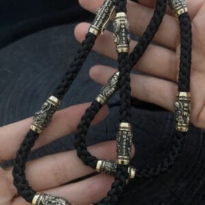 Шовковий шнурок із золотими вставками. Вага золота 43,46 грами