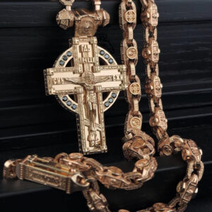 Золотий ланцюжок та хрестик