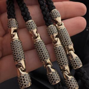 Шелковый шнурок с золотыми вставками  и черными бриллиантами